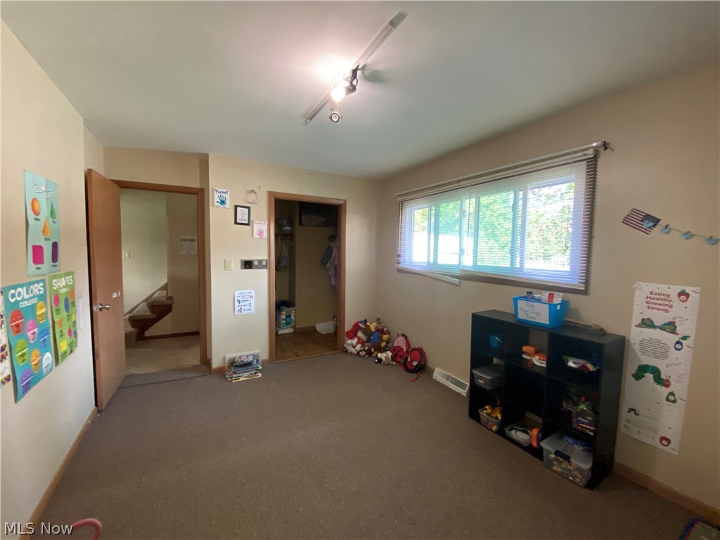 6386 South Canterbury Road Parma, OH 44129 - Photo 10 of 29