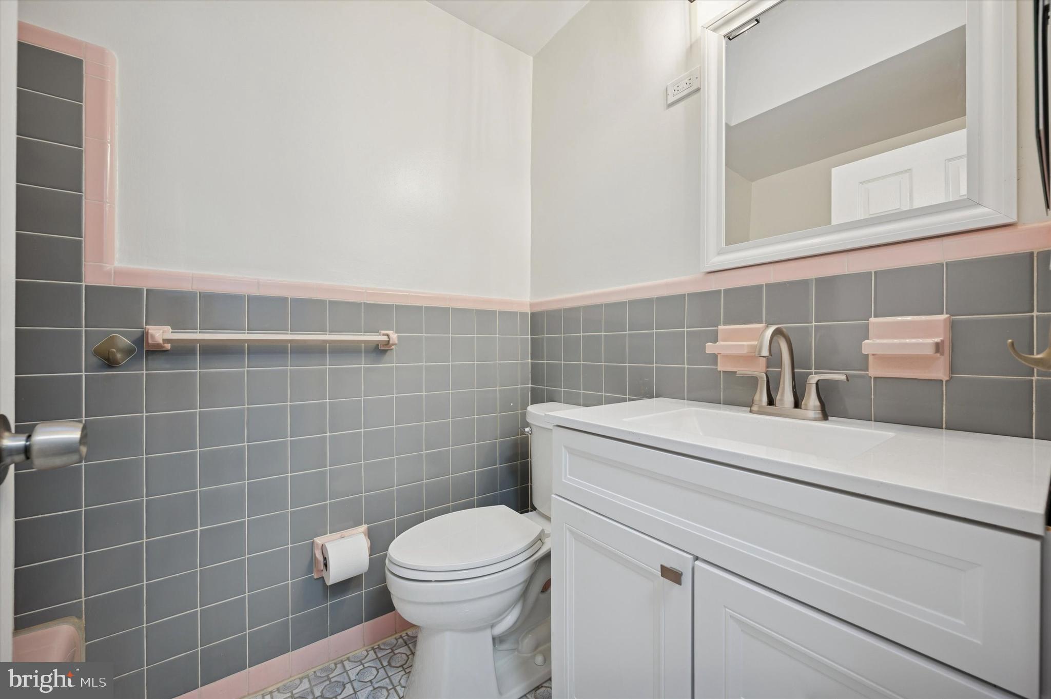 555 Wanamaker Road Jenkintown, PA 19046 - Photo 16 of 26 a bathroom with a sink a toilet and a mirror