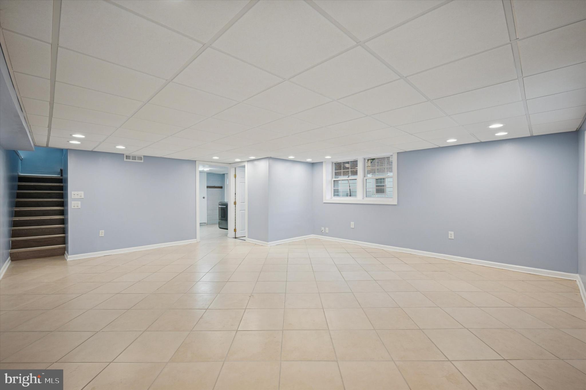 555 Wanamaker Road Jenkintown, PA 19046 - Photo 18 of 26 a view of an empty room with a window