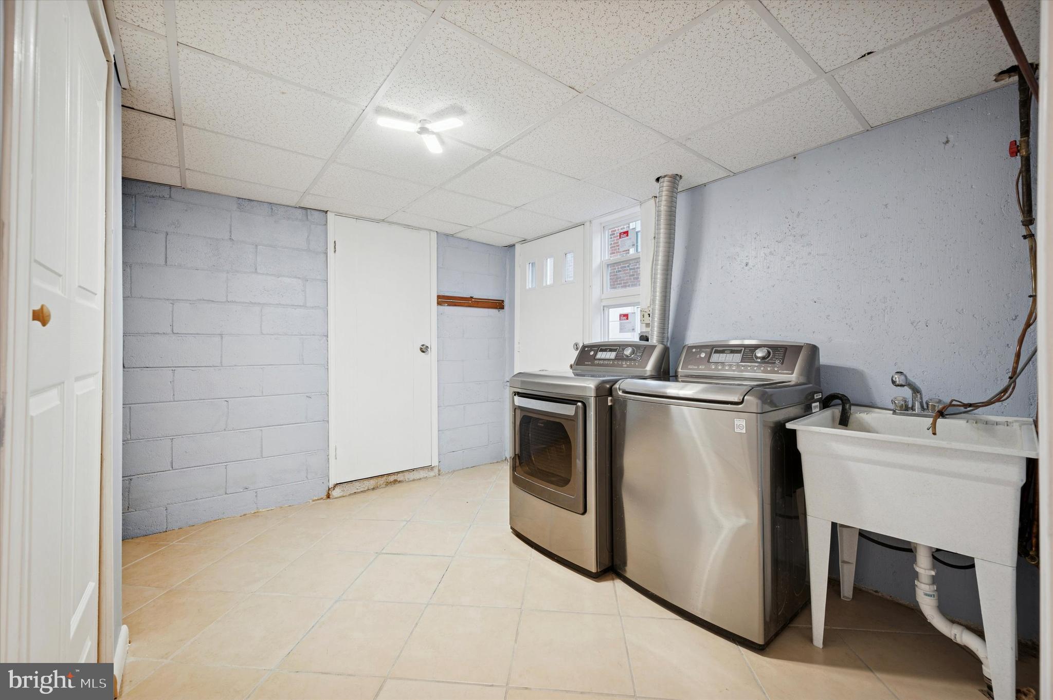 555 Wanamaker Road Jenkintown, PA 19046 - Photo 20 of 26 a utility room with dryer and washer
