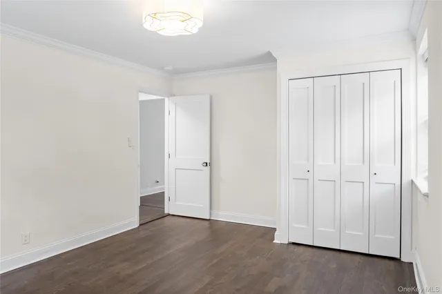 $320,000 | 6 West Mill Drive, Unit 1A, Great Neck, NY 11021