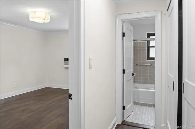 $320,000 | 6 West Mill Drive, Unit 1A, Great Neck, NY 11021