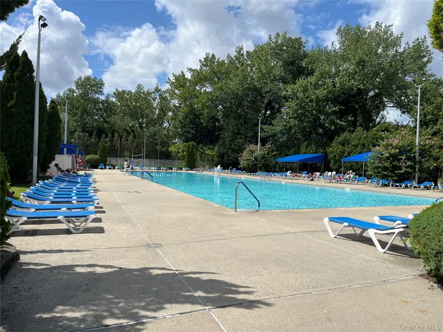 $320,000 | 6 West Mill Drive, Unit 1A, Great Neck, NY 11021