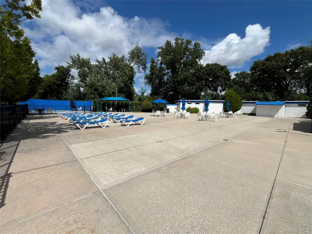 $320,000 | 6 West Mill Drive, Unit 1A, Great Neck, NY 11021