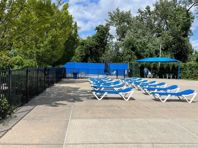 $320,000 | 6 West Mill Drive, Unit 1A, Great Neck, NY 11021