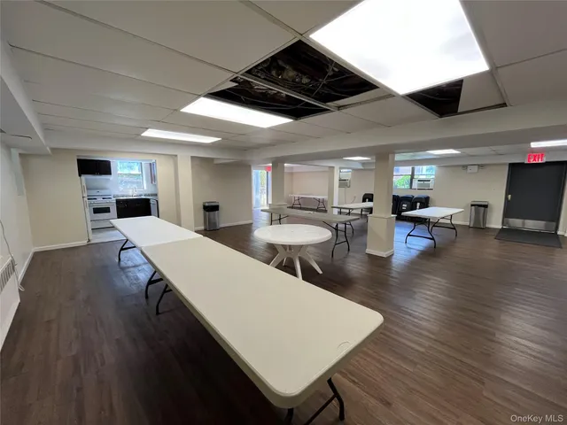 $320,000 | 6 West Mill Drive, Unit 1A, Great Neck, NY 11021