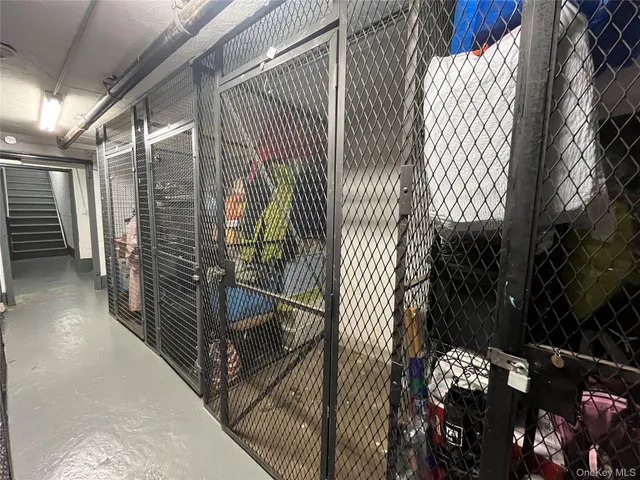 $320,000 | 6 West Mill Drive, Unit 1A, Great Neck, NY 11021