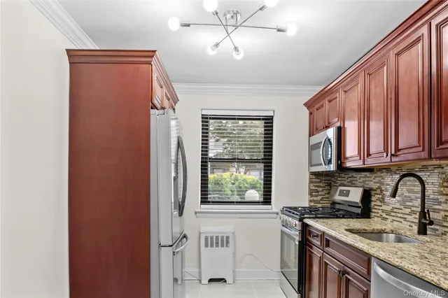 $320,000 | 6 West Mill Drive, Unit 1A, Great Neck, NY 11021