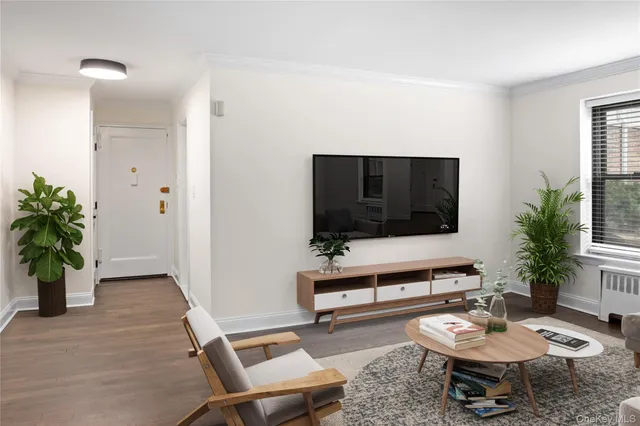 $320,000 | 6 West Mill Drive, Unit 1A, Great Neck, NY 11021