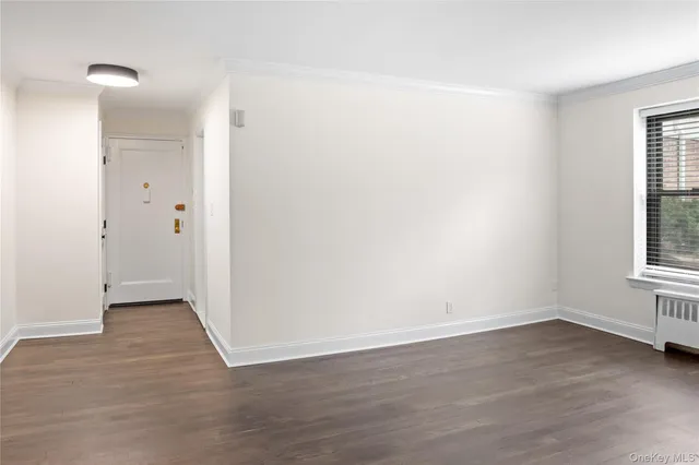 $320,000 | 6 West Mill Drive, Unit 1A, Great Neck, NY 11021