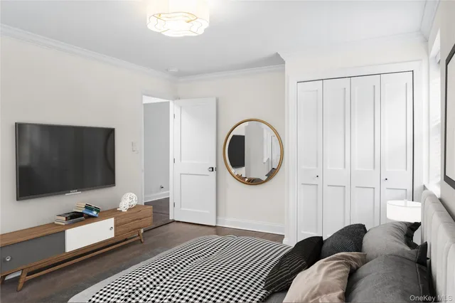 $320,000 | 6 West Mill Drive, Unit 1A, Great Neck, NY 11021