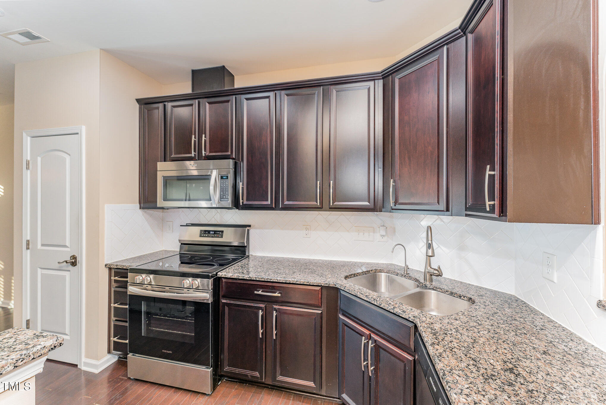 7205 Ladbrooke Street Raleigh, NC 27617 - Photo 8 of 28 006_a7400902-edit_827