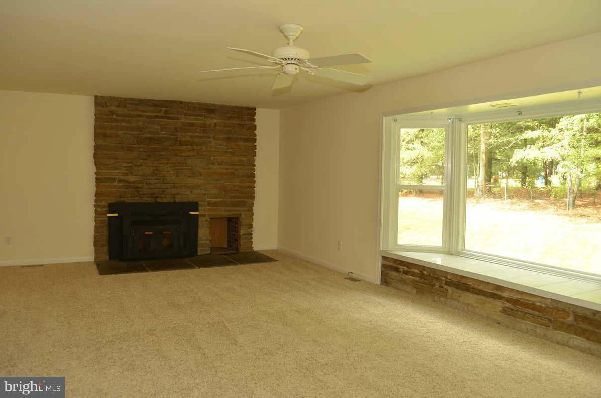 8186 New Cut Road Severn, MD 21144 - Photo 5 of 21 Living Room