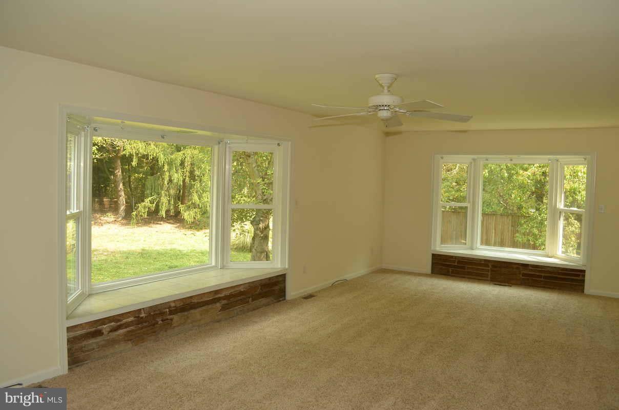 8186 New Cut Road Severn, MD 21144 - Photo 6 of 21 Living Room