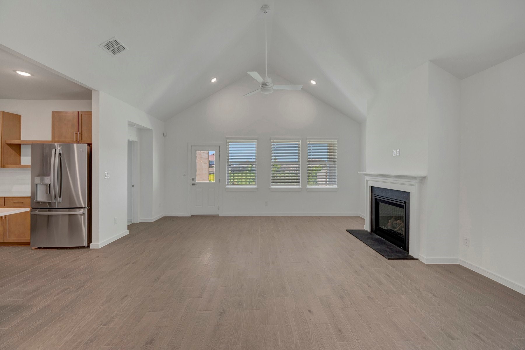 526 Samuel Rdg Drive Dayton, TX 77535 - Photo 8 of 45 Relaxing great room