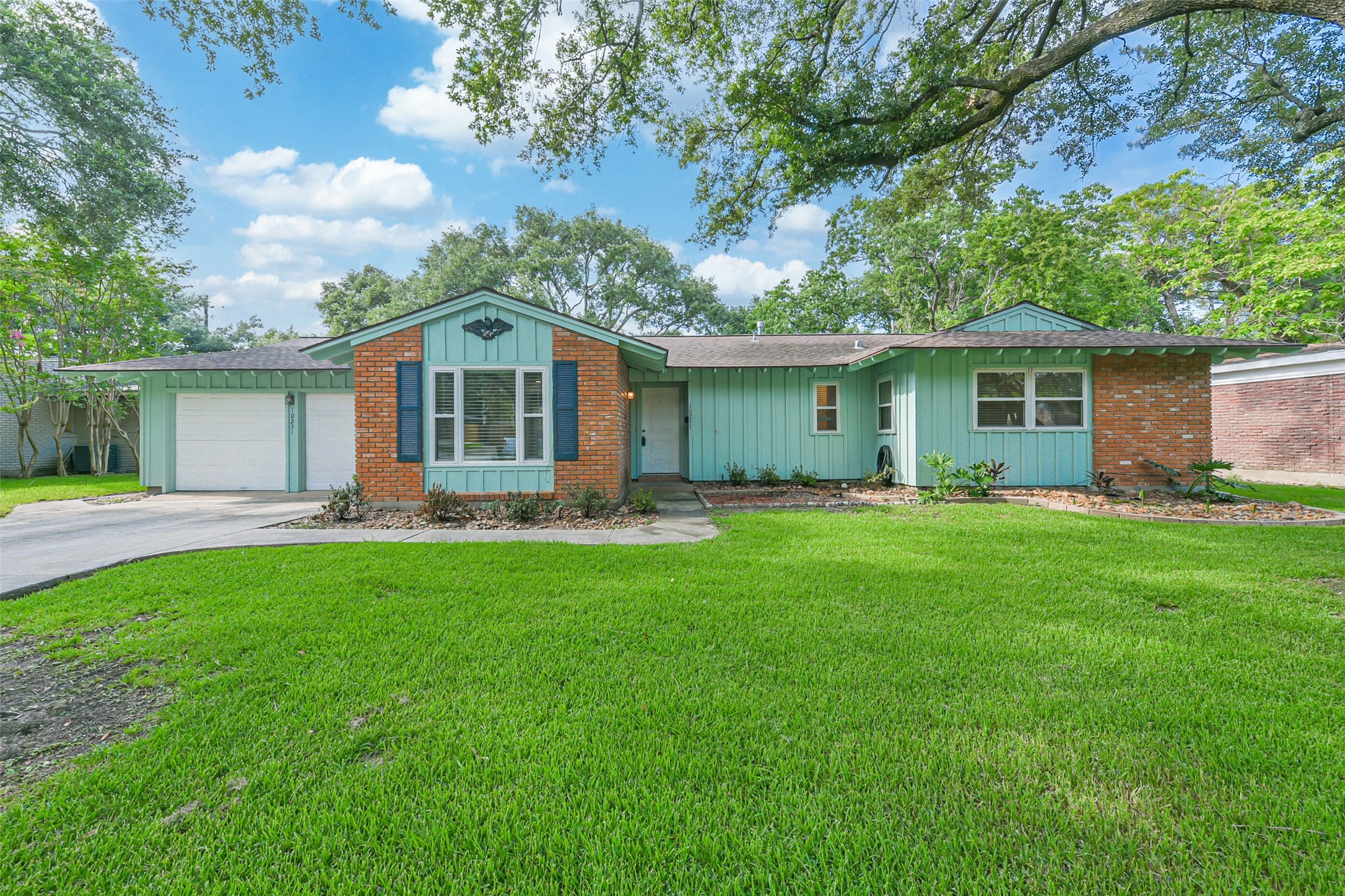 10251 Old Orchard Road La Porte, TX 77571 - Photo 2 of 15 a front view of house with yard and green space