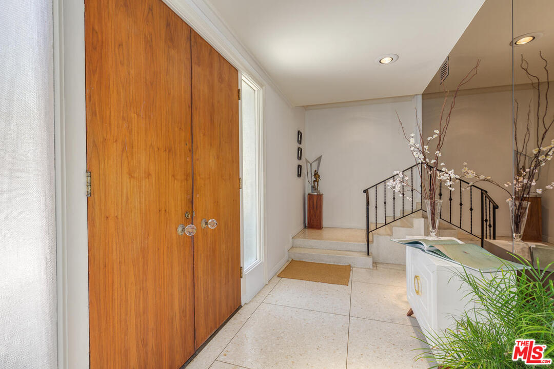 916 Foothill Road Beverly Hills, CA 90210 - Photo 13 of 30