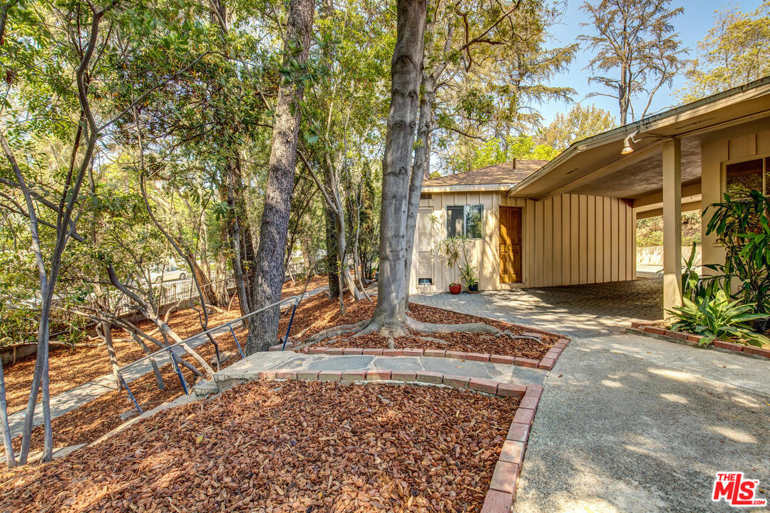 916 Foothill Road Beverly Hills, CA 90210 - Photo 22 of 30