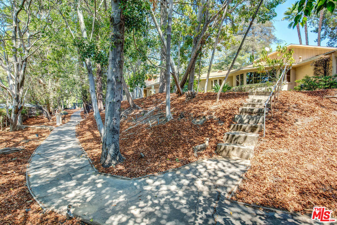 916 Foothill Road Beverly Hills, CA 90210 - Photo 25 of 30