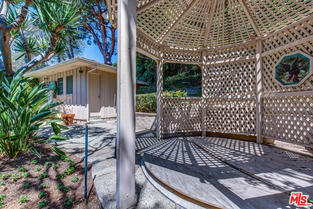 916 Foothill Road Beverly Hills, CA 90210 - Photo 28 of 30