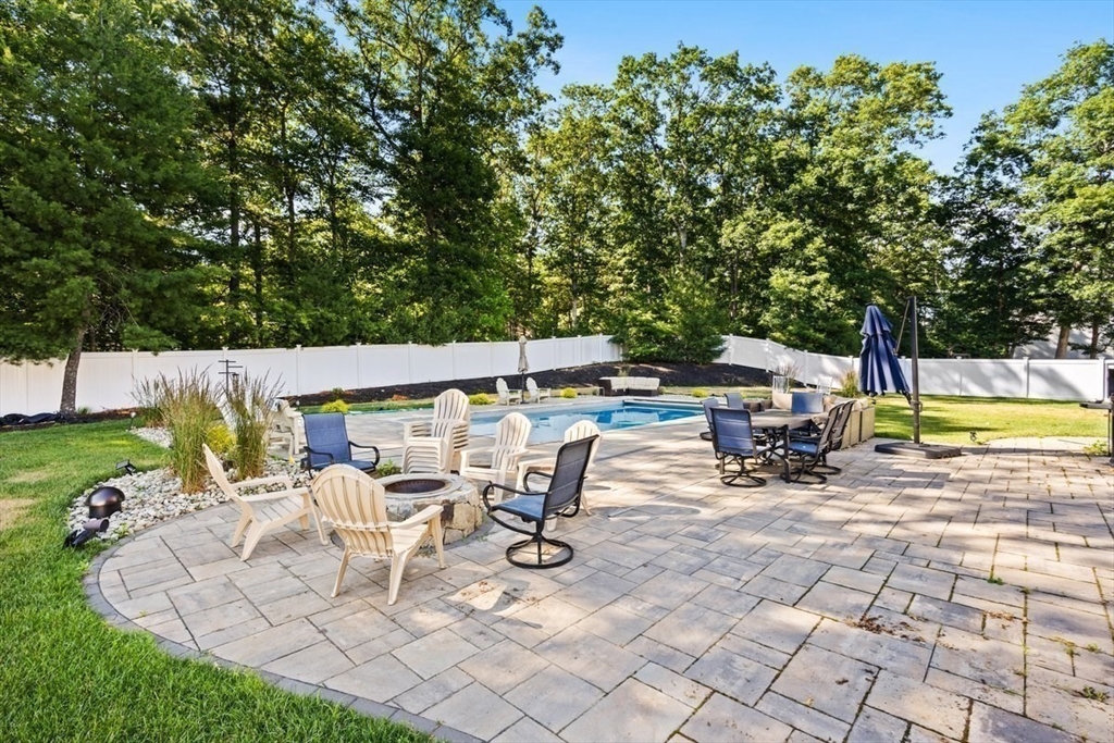 16 Coach Road Plainville, MA 02762 - Photo 20 of 26
