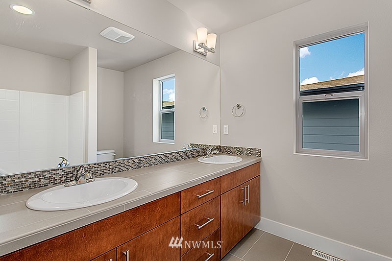 5303 Northeast 11th Place Renton, WA 98059 - Photo 12 of 21