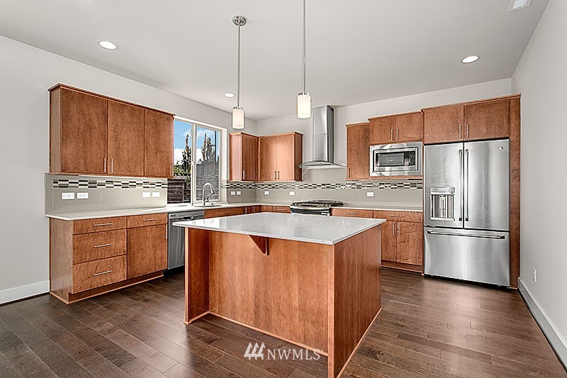 5303 Northeast 11th Place Renton, WA 98059 - Photo 6 of 21