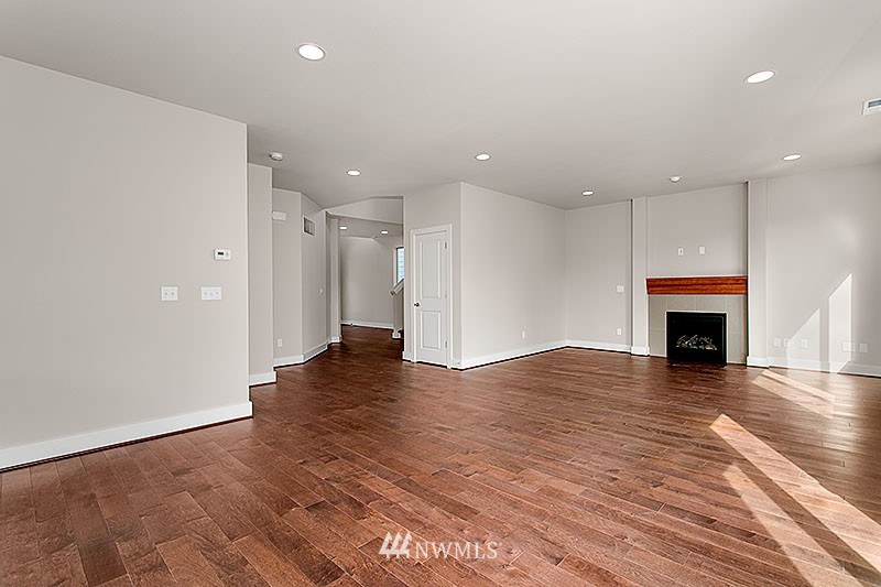 5303 Northeast 11th Place Renton, WA 98059 - Photo 7 of 21