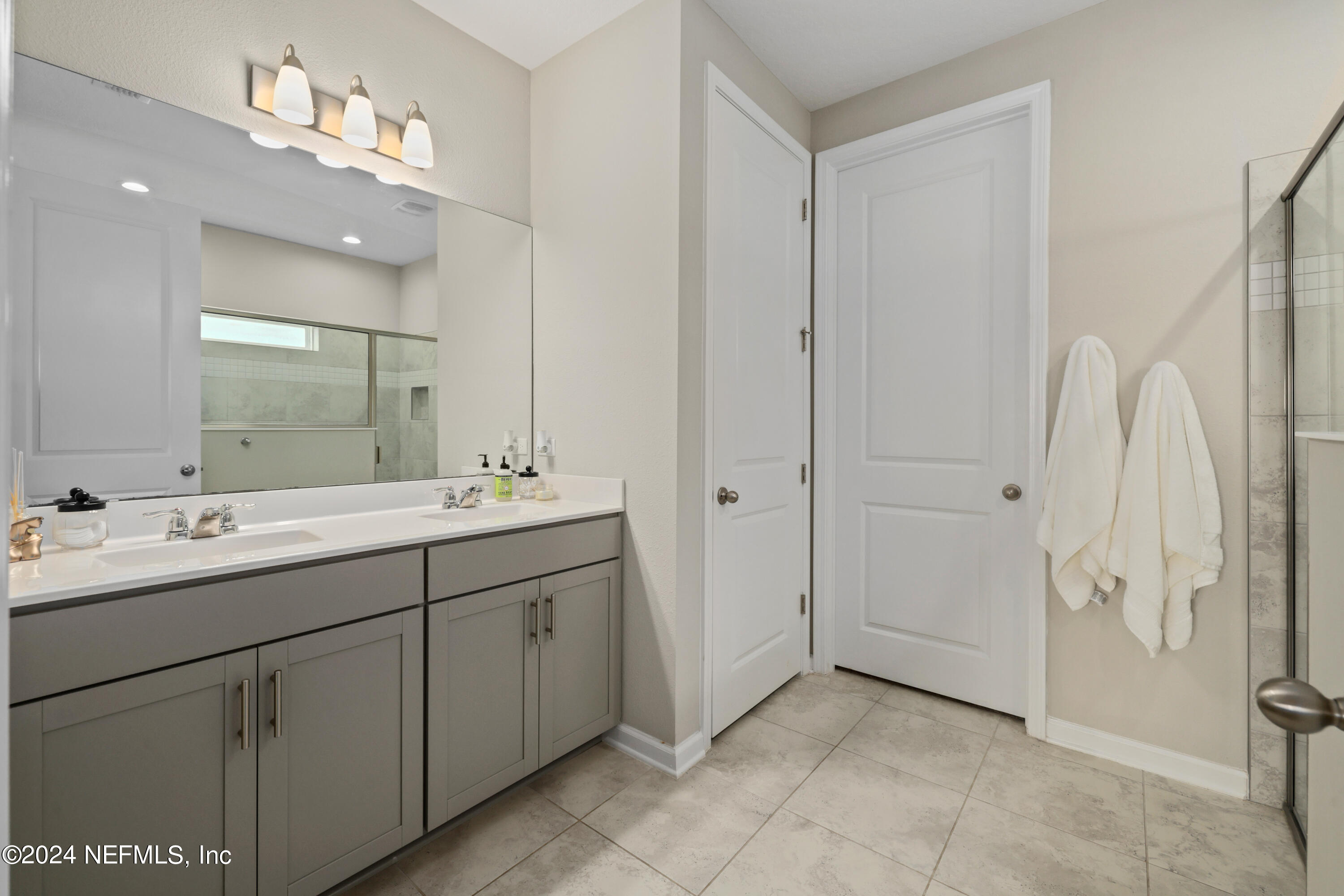 571 Willow Lake Drive St. Augustine, FL 32092 - Photo 4 of 43 En Suite w Dual Vanity & Walk_in Shower