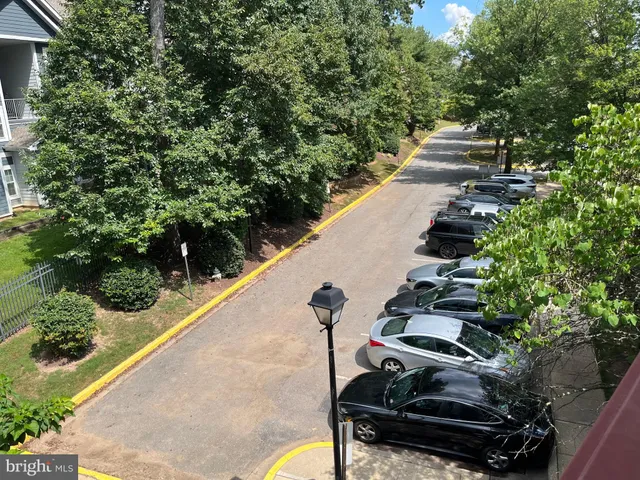 $2,100 | 3301 Sir Thomas Drive, Unit 6B41, Silver Spring, MD 20904