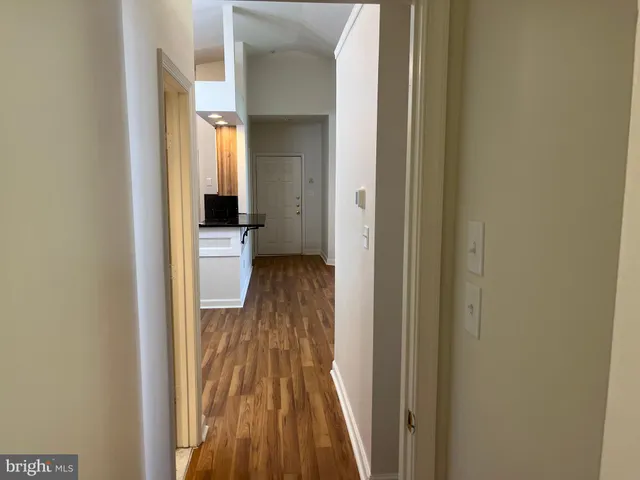 $2,100 | 3301 Sir Thomas Drive, Unit 6B41, Silver Spring, MD 20904