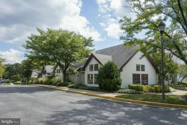 $2,100 | 3301 Sir Thomas Drive, Unit 6B41, Silver Spring, MD 20904