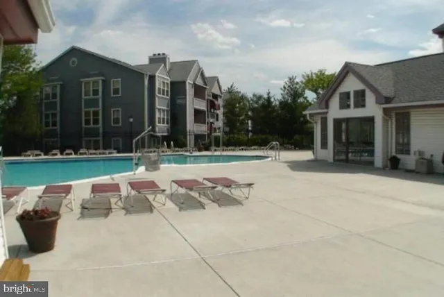 $2,100 | 3301 Sir Thomas Drive, Unit 6B41, Silver Spring, MD 20904