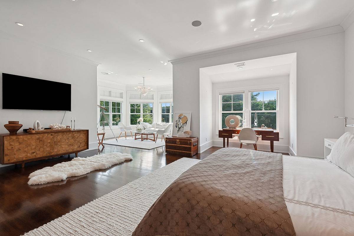 63 Newlight Lane Bridgehampton, NY 11976 - Photo 17 of 37 a living room with furniture and a flat screen tv