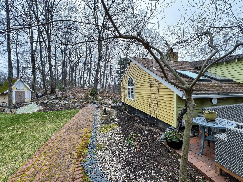 56 Rockridge Road Framingham, MA 01702 - Photo 24 of 33