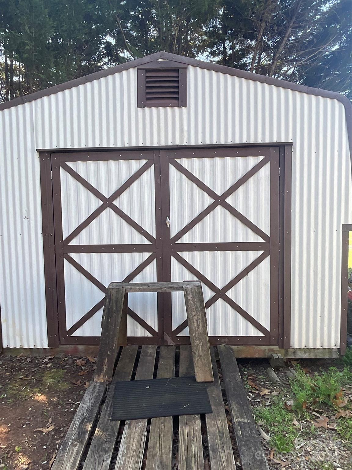 900 Jim Elliott Road Shelby, NC 28150 - Photo 6 of 29 a view of outdoor space that has wooden deck