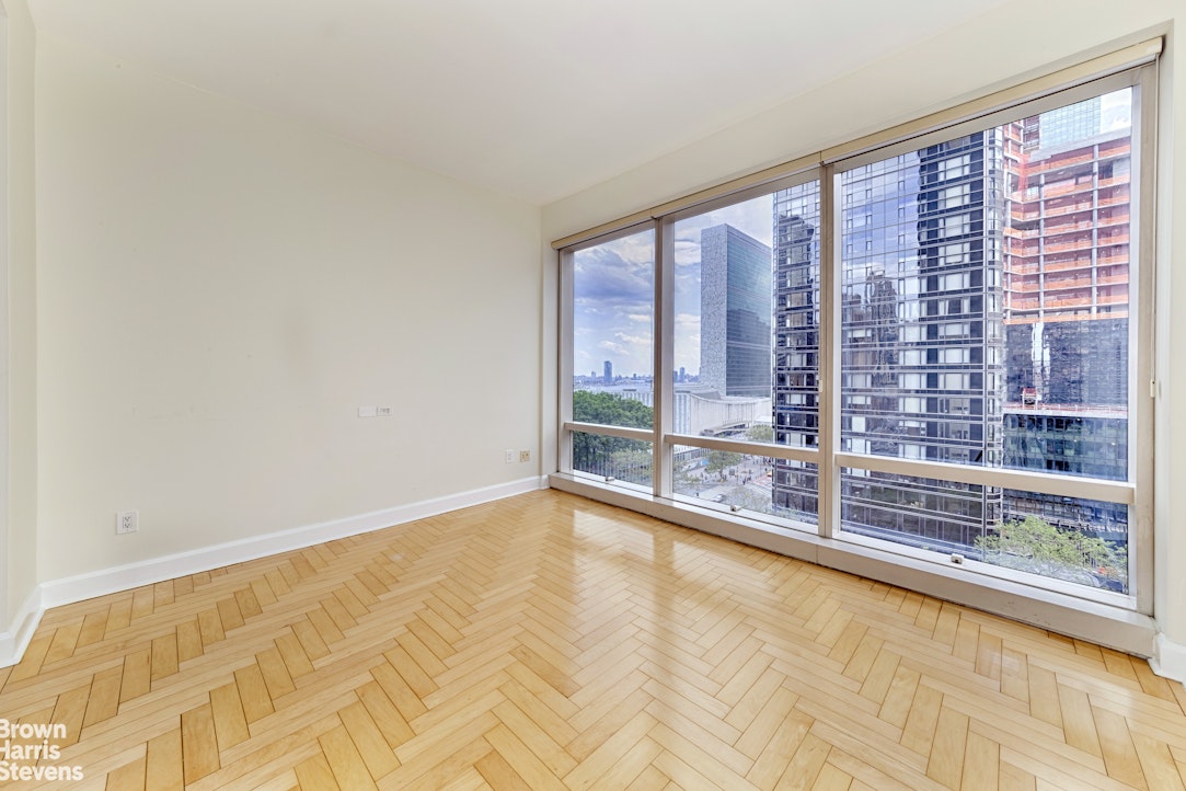 845 United Nations Plaza, Unit 12E Manhattan, NY 10017 - Photo 7 of 8