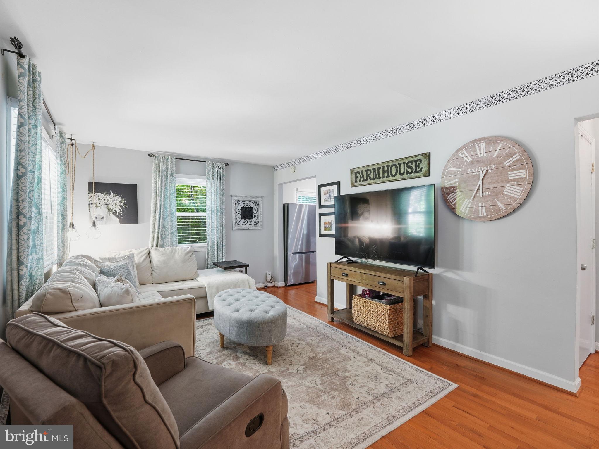 7309 Neuman Street Springfield, VA 22150 - Photo 9 of 33 living room