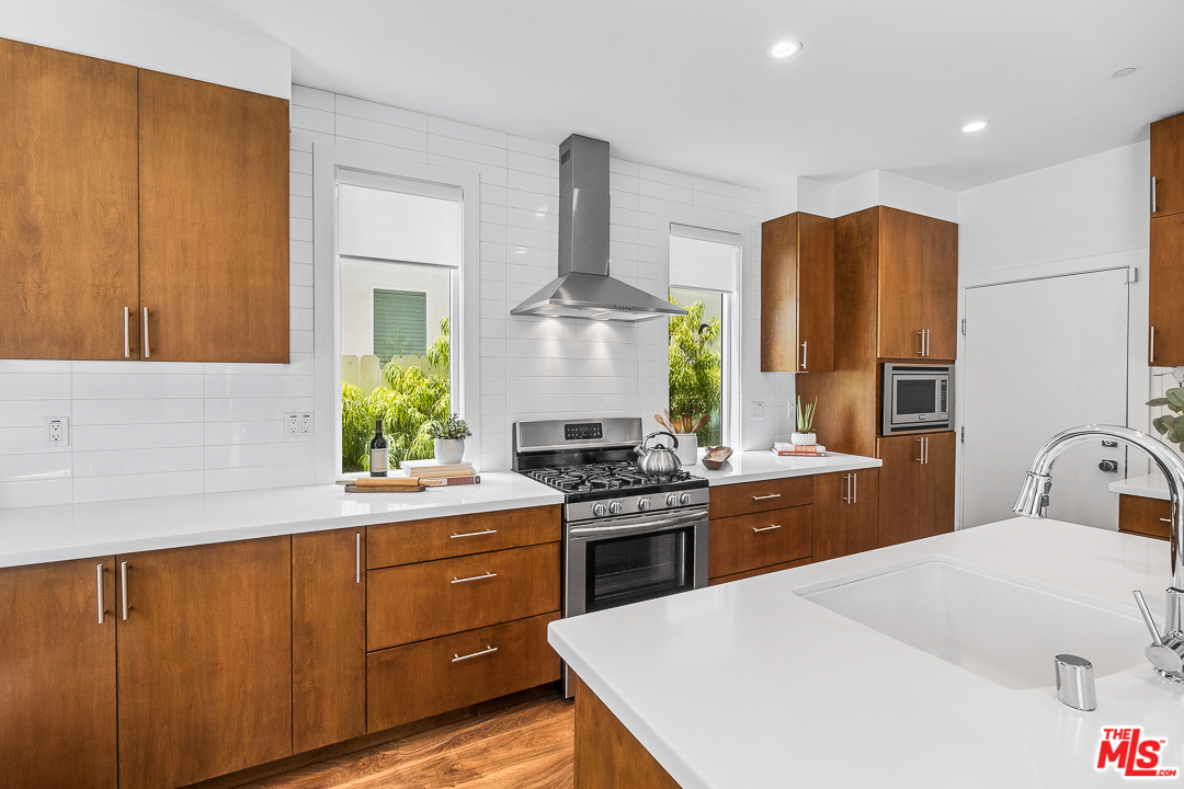 11304 Segrell Way Culver City, CA 90230 - Photo 8 of 29