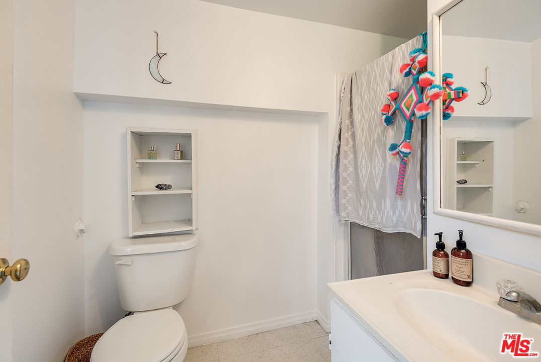 25260 Piuma Road Calabasas, CA 91302 - Photo 21 of 28 Gallery Image 21