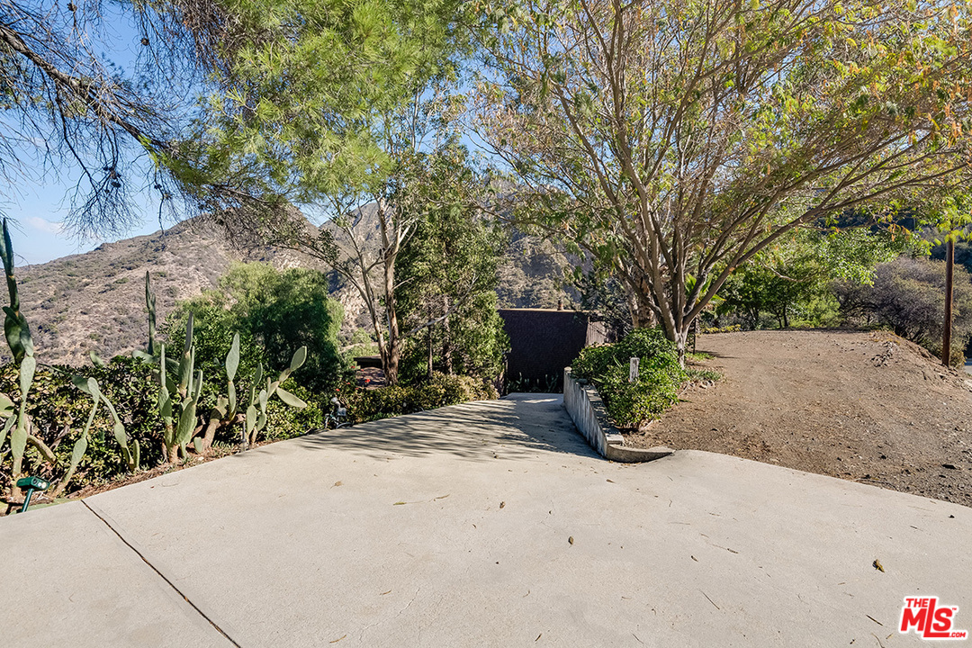 25260 Piuma Road Calabasas, CA 91302 - Photo 22 of 28 Gallery Image 22