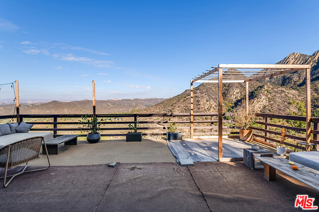 25260 Piuma Road Calabasas, CA 91302 - Photo 6 of 28 Gallery Image 6