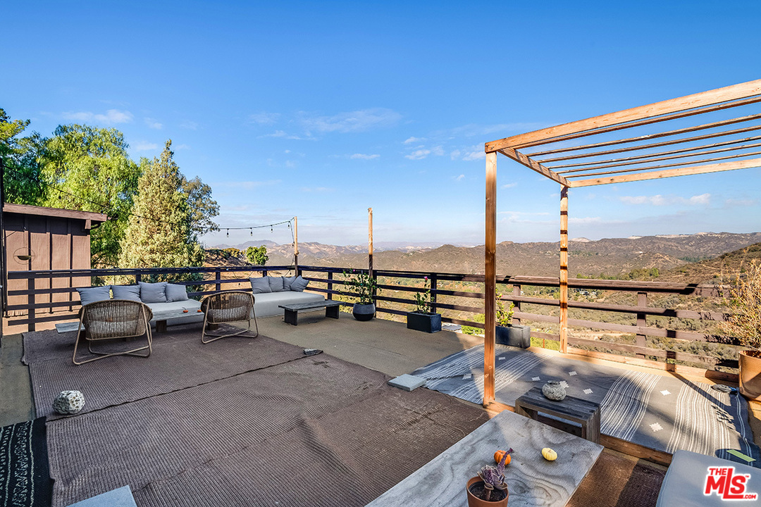 25260 Piuma Road Calabasas, CA 91302 - Photo 7 of 28 Gallery Image 7