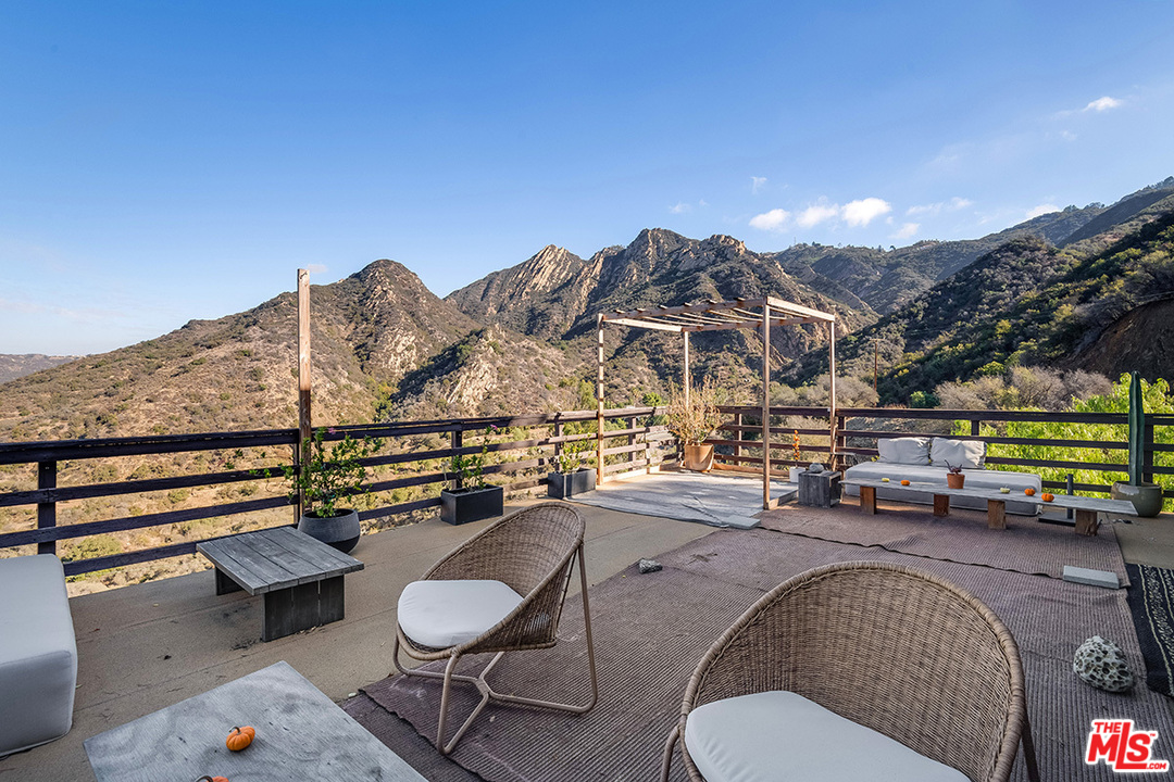 25260 Piuma Road Calabasas, CA 91302 - Photo 8 of 28 Gallery Image 8