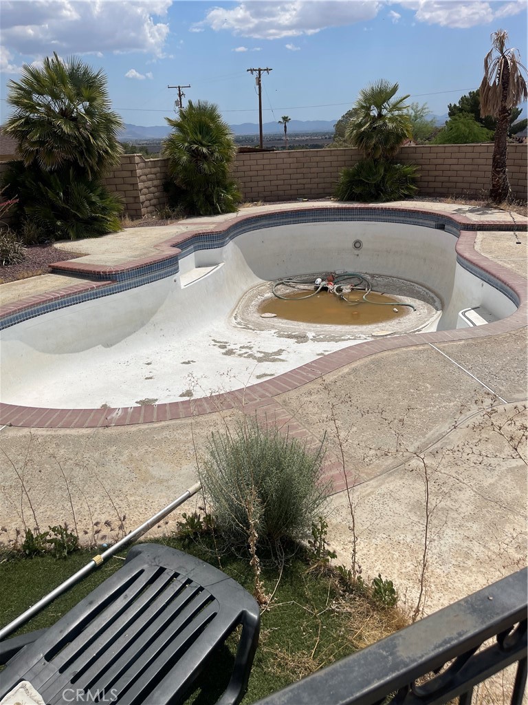 23859 Papago Road Apple Valley, CA 92307 - Photo 19 of 32 a view of a swimming pool with a lounge chair
