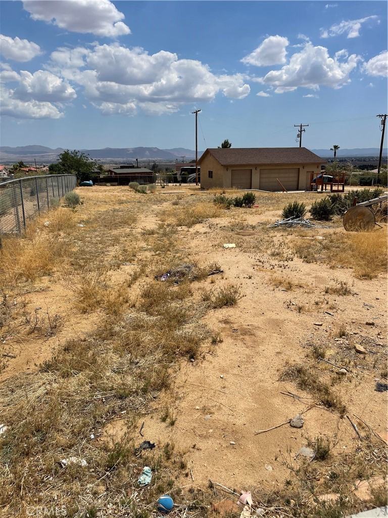 23859 Papago Road Apple Valley, CA 92307 - Photo 22 of 32 a view of ocean