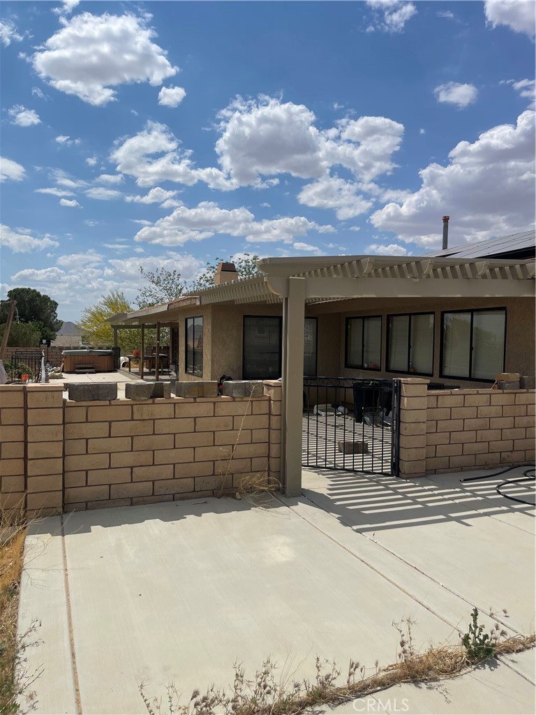 23859 Papago Road Apple Valley, CA 92307 - Photo 26 of 32 a front view of a house