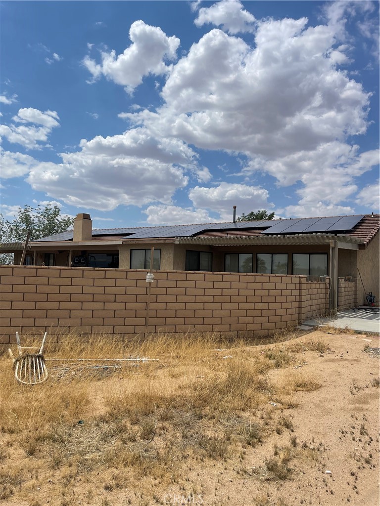 23859 Papago Road Apple Valley, CA 92307 - Photo 27 of 32 a front view of a house