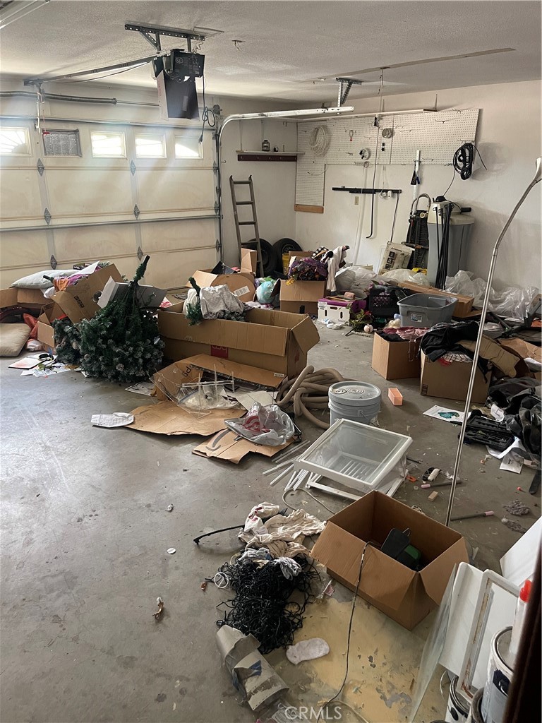23859 Papago Road Apple Valley, CA 92307 - Photo 30 of 32 a room with gym equipment