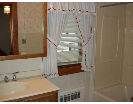 44 Benjamin Road Shirley, MA 01464 - Photo 7 of 12 Gallery Image 7